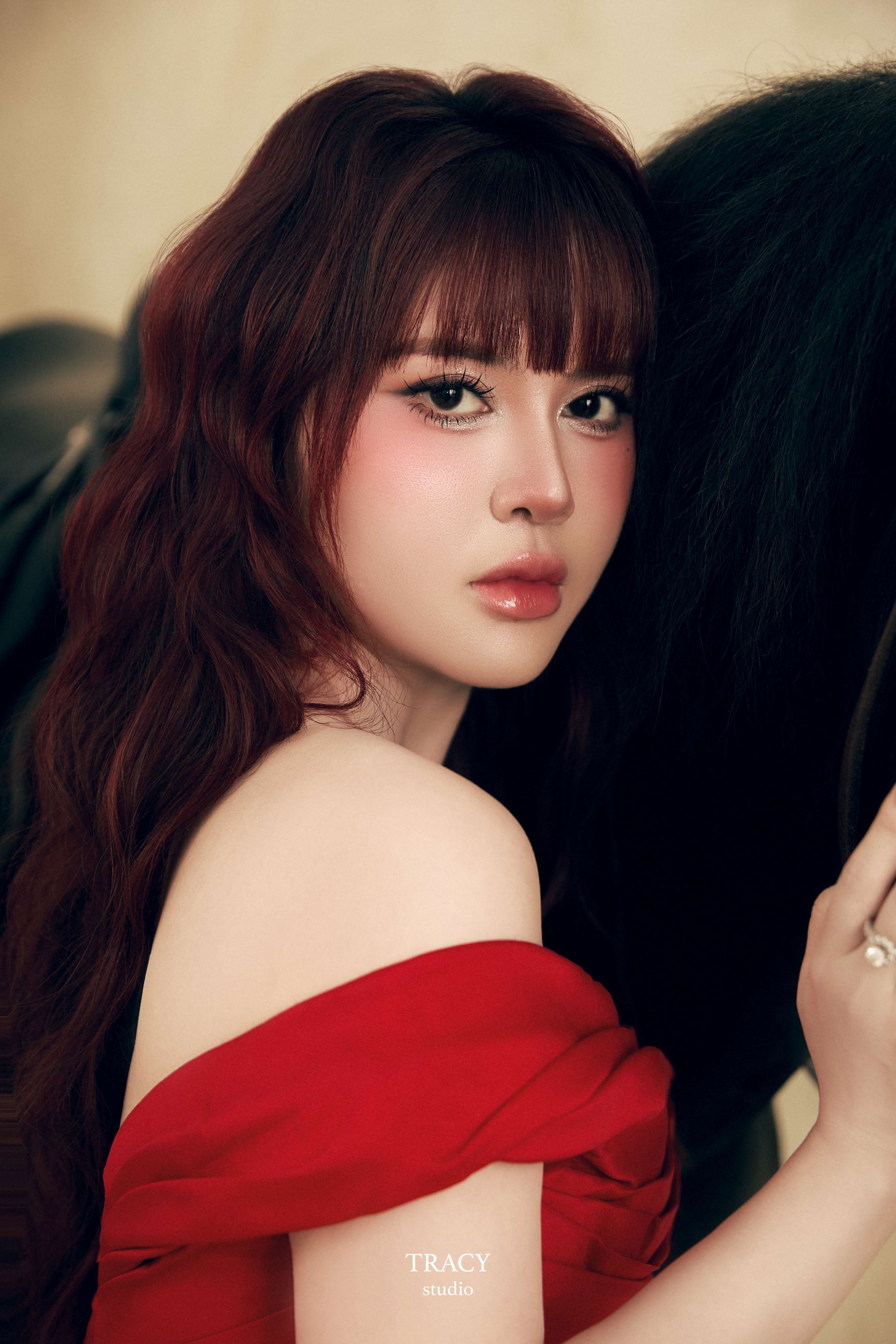 frontend/img/gallery/anh-tet-yem-ao-dai/tracy-studio-chup-concept-ngua-ma-dao (6).jpg